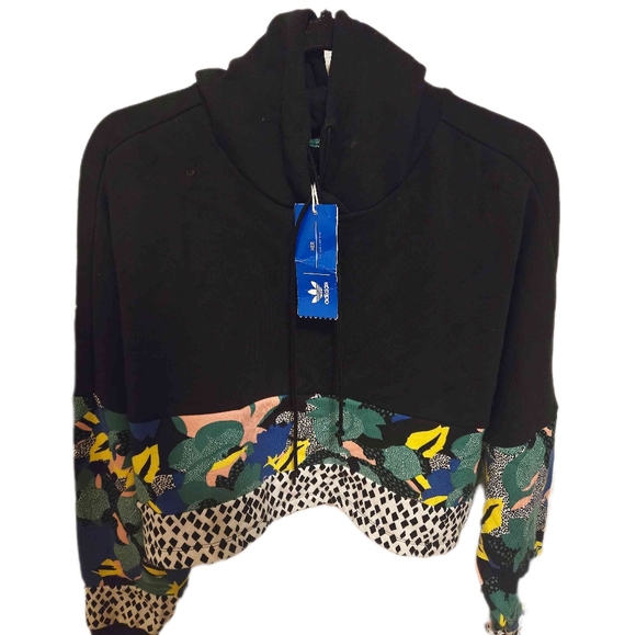 Adidas cropped hoodie with matching sneakers 👟 - Picture 10 of 12